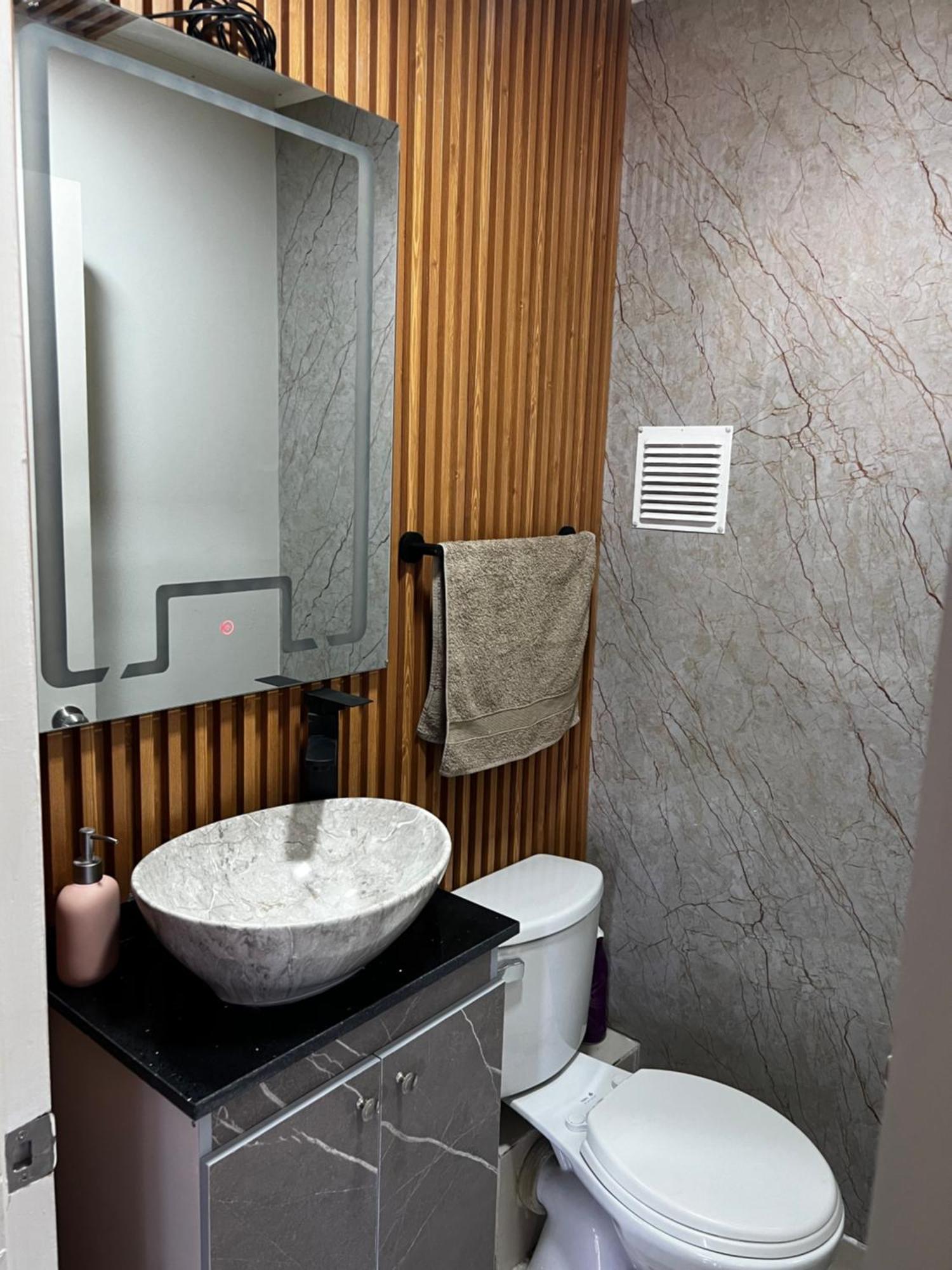Apartamento Comodo Y Familiar Depto En El Centro De La Ciudad,estacionamiento Privado, Wifi, Calefaccion Ac