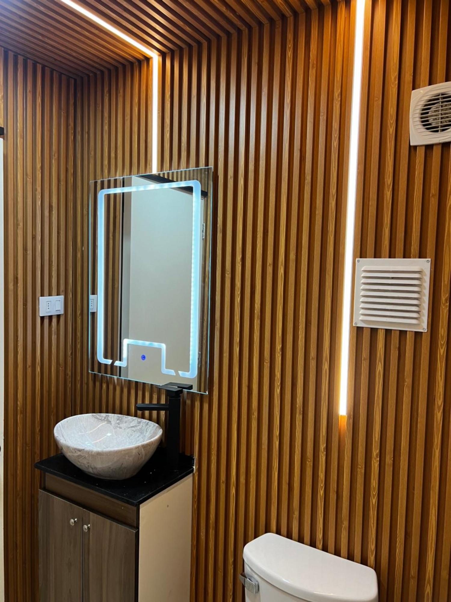 Comodo Y Familiar Depto En El Centro De La Ciudad,estacionamiento Privado, Wifi, Calefaccion Ac Apartamento