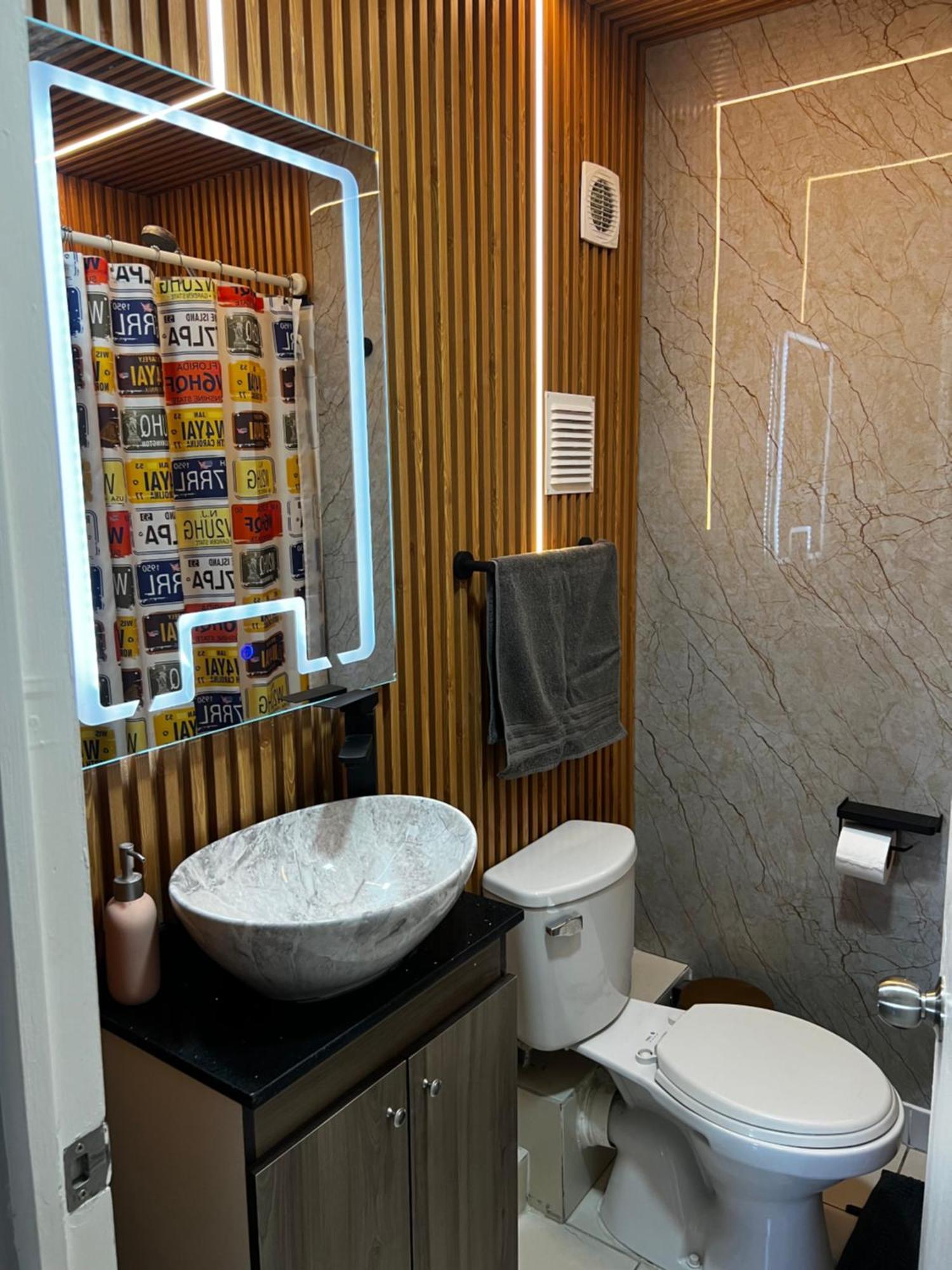 Comodo Y Familiar Depto En El Centro De La Ciudad,estacionamiento Privado, Wifi, Calefaccion Ac Apartamento *